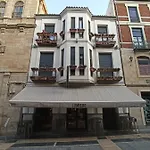 Arva París León
