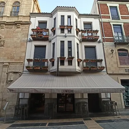 Arva París León