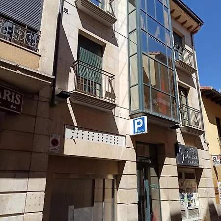 Arva París León