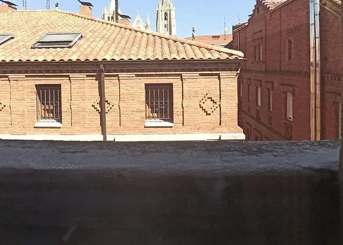 Arva Paris Szálloda 3*